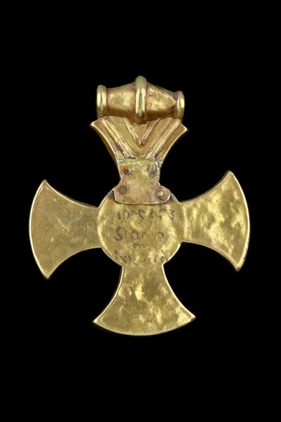 Reverso de la Cruz de Ixworth (granate y oro) de Anglo Saxon